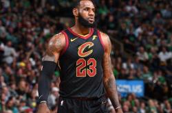 九游娱乐-詹姆斯关键节点突破纪录，加拿大队带队取胜！的简单介绍