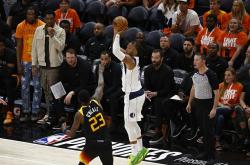 九游-比赛局势复杂引爆全场！，TheShy意外战胜独行侠比赛高潮迭起的简单介绍