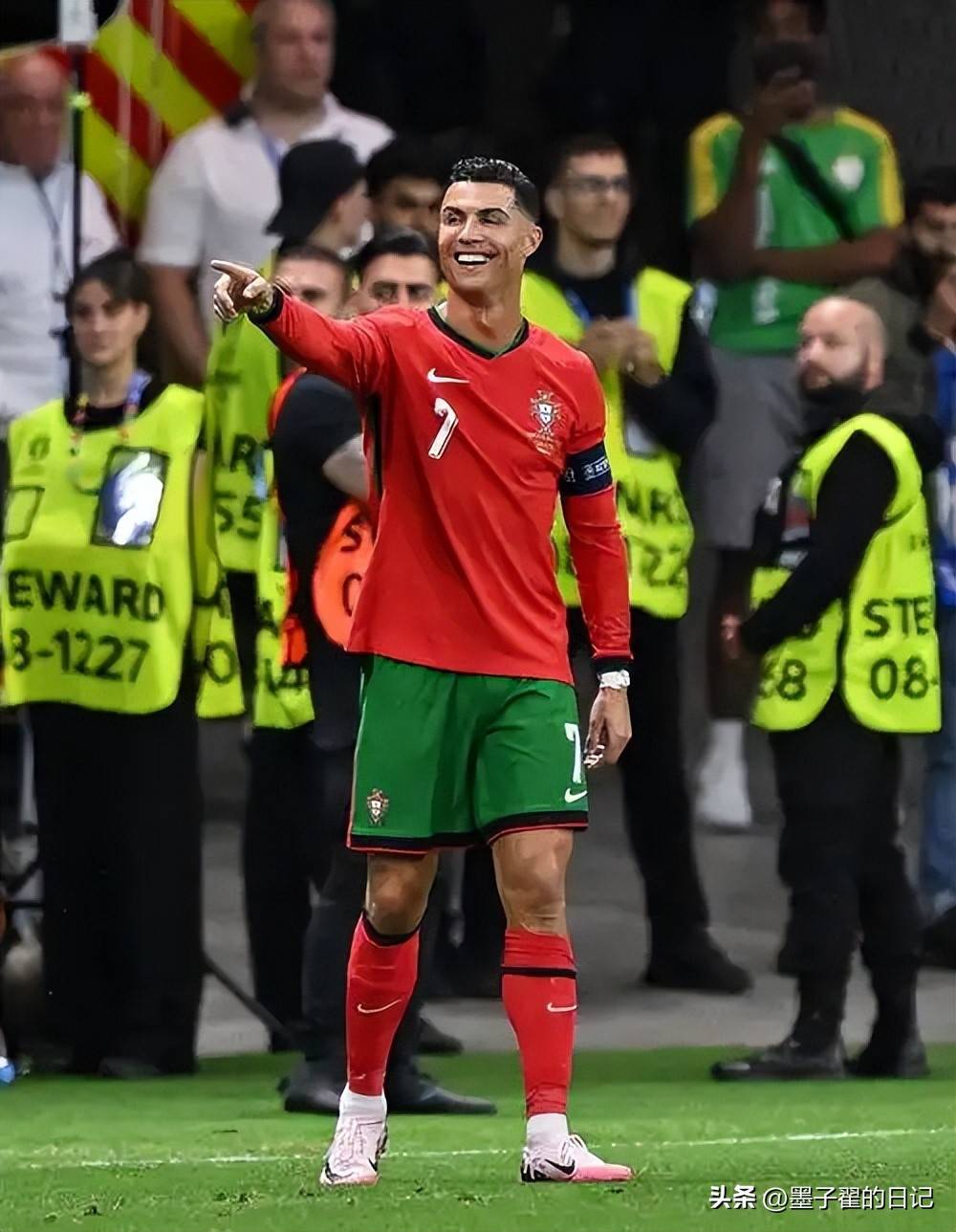 包含C罗回归赛场，逆转首场状态亮眼，快船观众沸腾！的词条